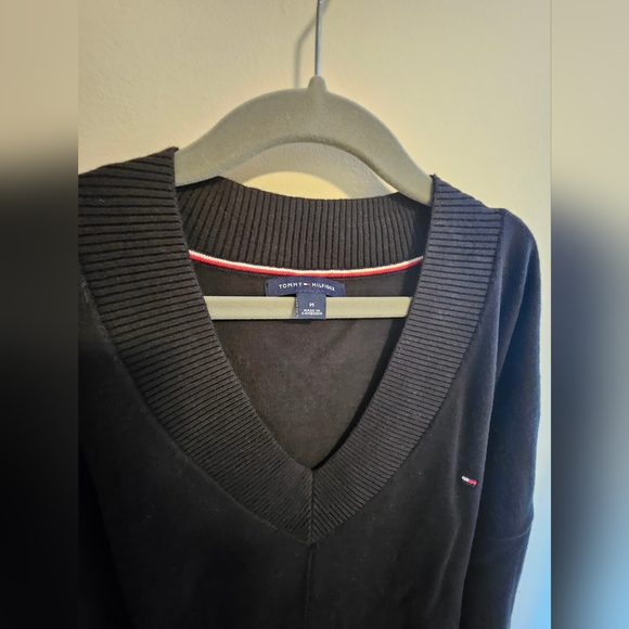 NWOT Tommy Hilfiger V-neck Knit Sweater - Picture 10 of 10